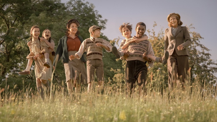 The Railway Children Return